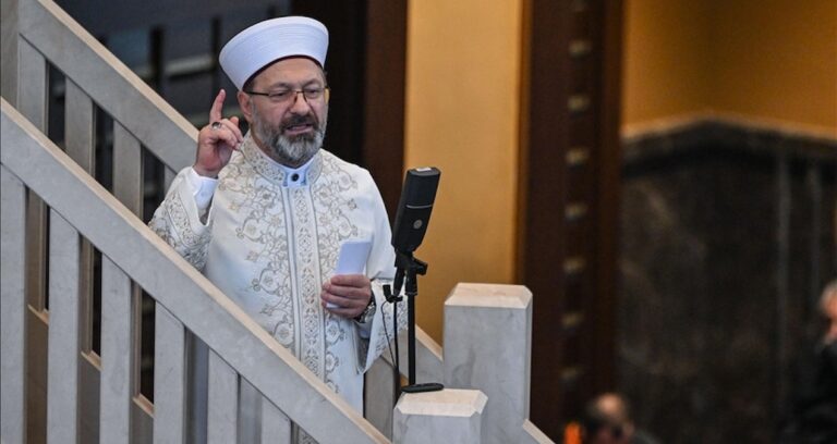 diyanet-hutbesi-tartisilirken-erbasin-tatilde-oldugu-ortaya-cikti-pcGFTcWV.jpg