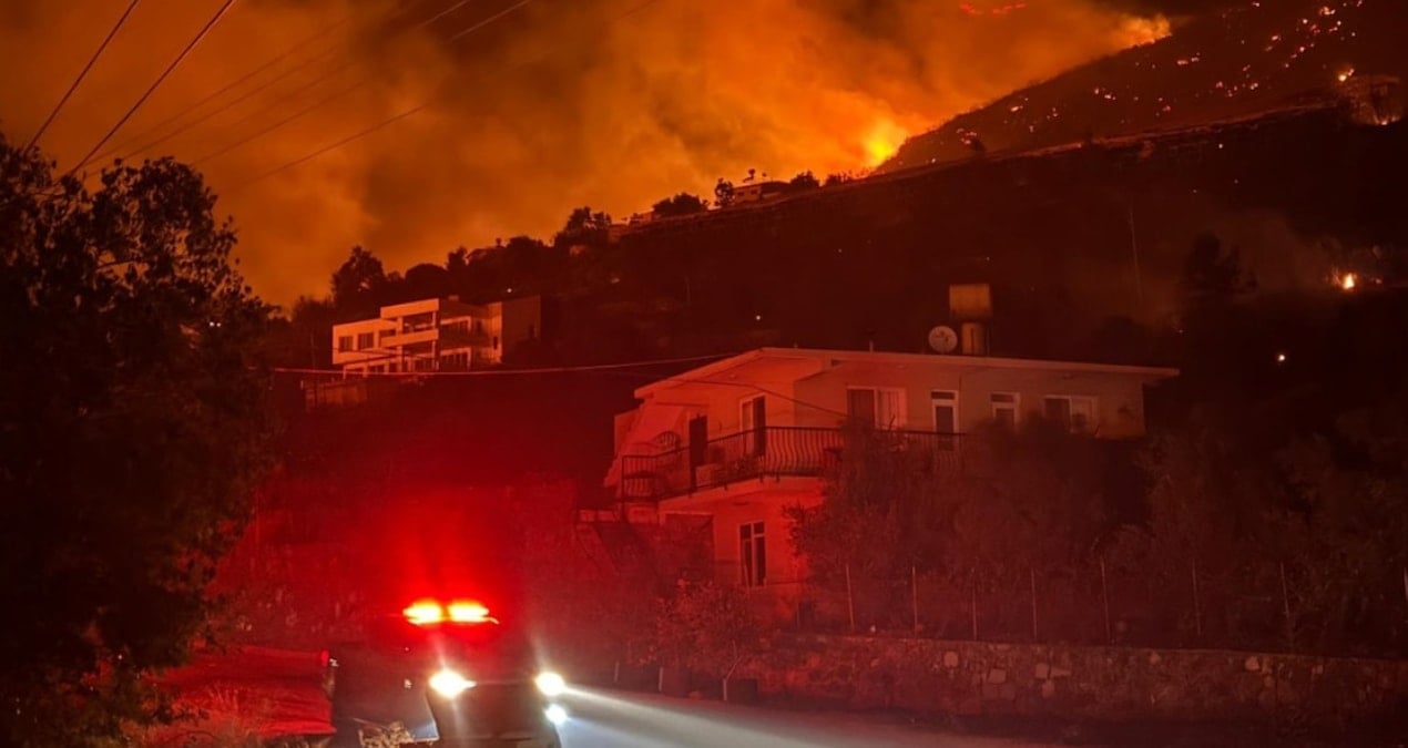 alanyada orman yangini bazi evler bosaltildi vC598pvS