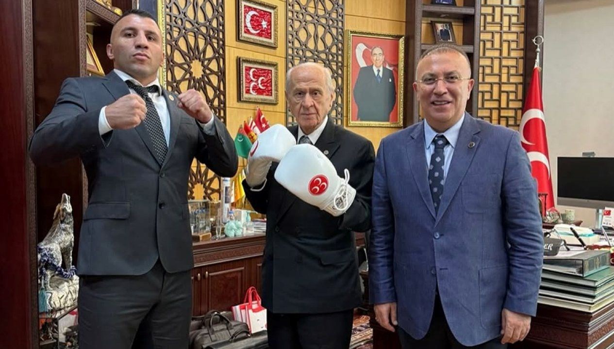bahceli boks eldivenini giydi UNWQO76b