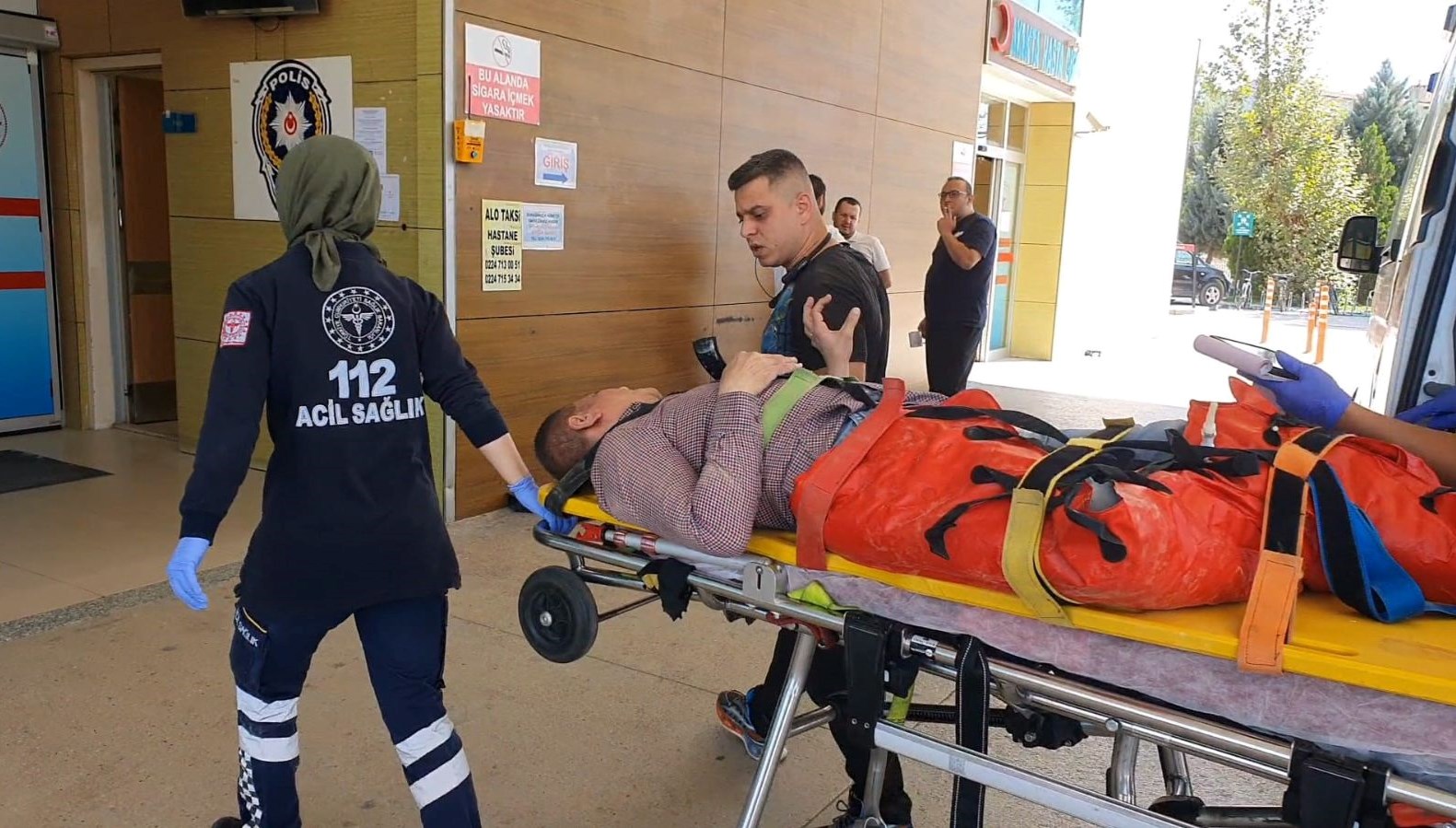 bursada uzerine sunta dusen iscinin bacaklari kirildi WCeAkEs6