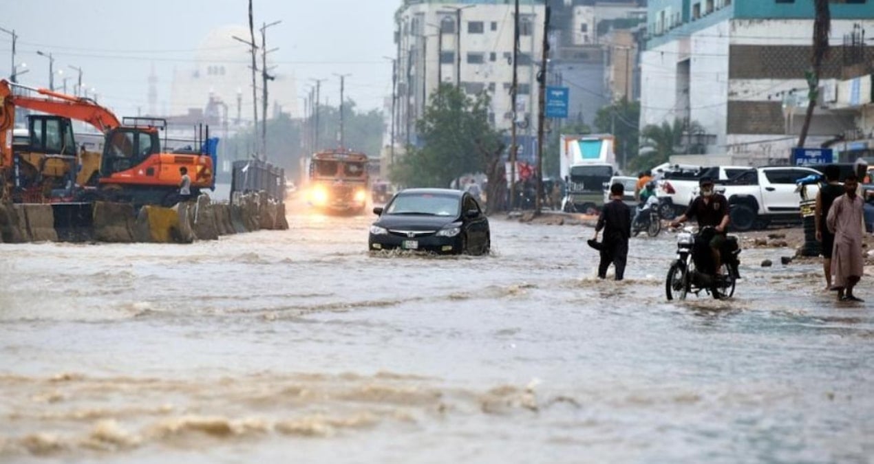 pakistandaki sel felaketi 2 milyon kisiyi etkiledi FxtV9pwK