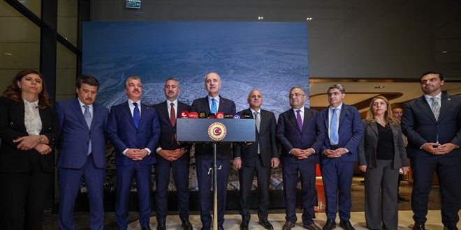 kurtulmustan kurtce siir aciklamasi birlikte olmayi barisi dileyen bir dizeydi Qz1iiLuh.jpg