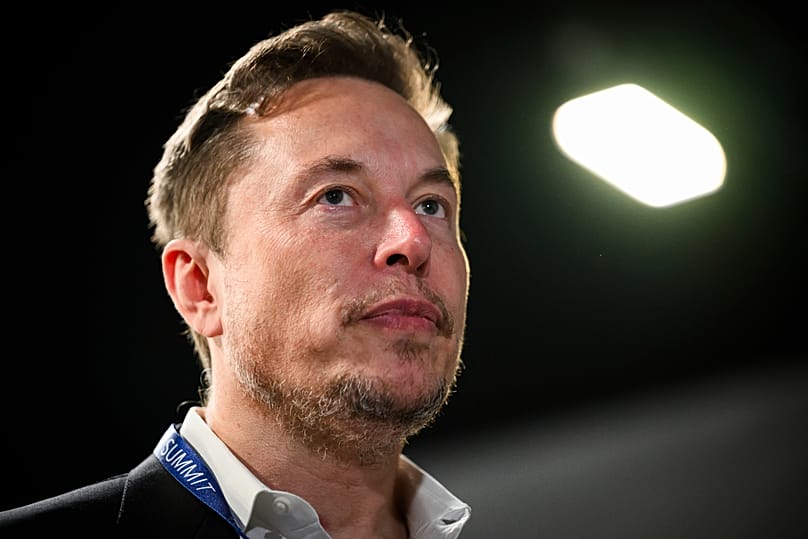 Elon Musk, Bletchley, İngiltere'de.