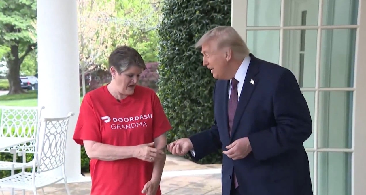 Trump, Hamburger Kuryesine 100 Dolar Bahşiş Verdi**