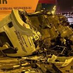 Sincanda feci kaza tira carpan hafriyat kamyonunun kupasi koptu ffZTSqnq